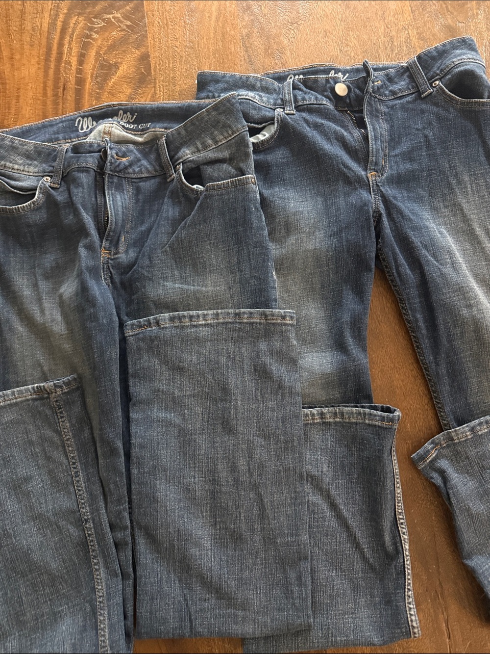 Wrangler Men's Straight Jeans in Medium Blue Wash